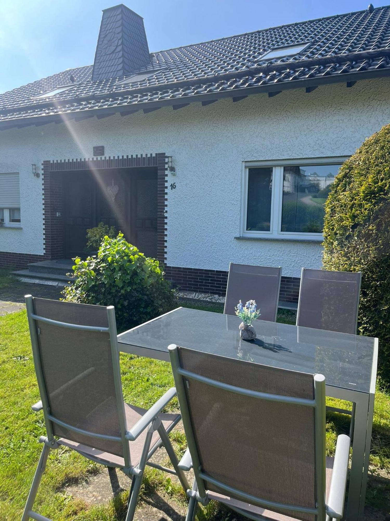Fewo Hoheeifel, 1 Haus Mit 2 Apartments 5 Schlafzimmer In Kelberg Naehe Nuerburgring Номер фото